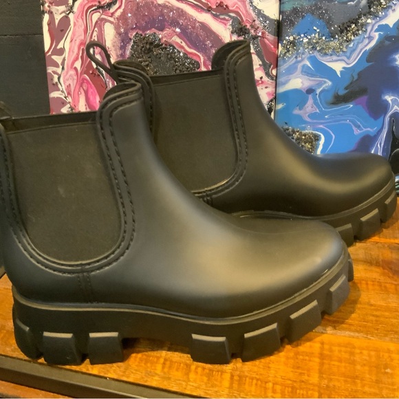 Jeffrey Campbell Women’s Matte Black  Chelsea Lugsole Rain Boots 10M NEW - Picture 3 of 3